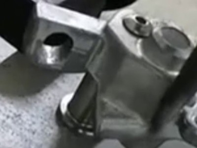 壓鑄鋁小毛刺手動(dòng)銼不均勻，機(jī)械臂加裝RBZ浮動(dòng)銼刀加工效果好