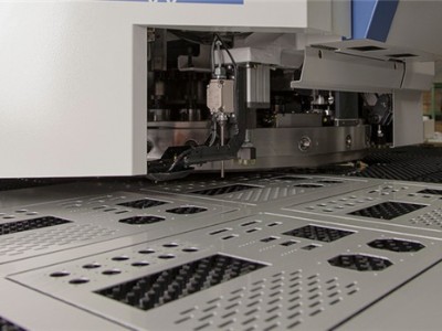 NAKANISHI高速電主軸應用于戶外環(huán)網(wǎng)柜鋼板的去毛刺案例