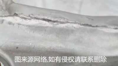 壓鑄鋁合模線厚度1mm，用大扭矩RBZ浮動主軸去除