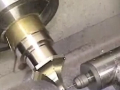 解決側面加工難題：直角高速主軸