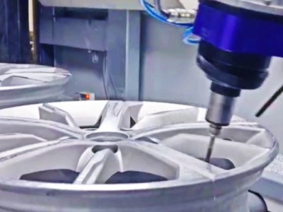 汽車輪轂去毛刺，RBZ浮動主軸以“柔”克“剛”