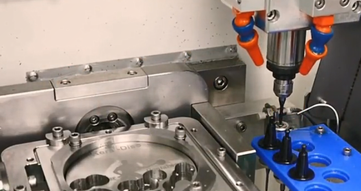 自動換刀主軸銑削牙模